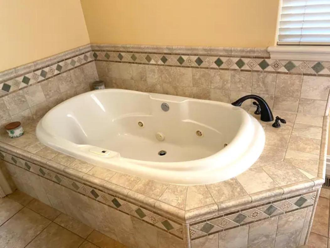 Private Master Suite With Sauna And Bathtub Fair Oaks Экстерьер фото